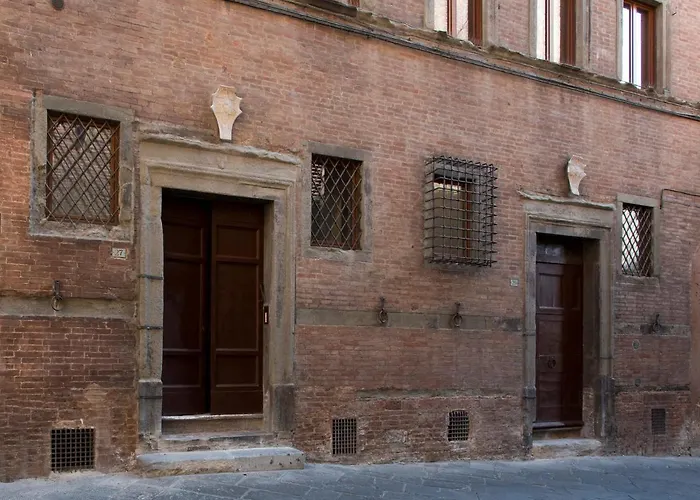 Palazzo Piccolomini 아파트 *