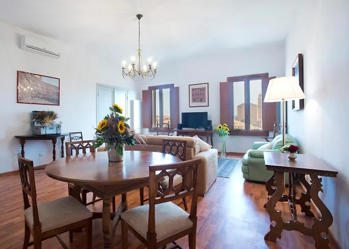 Palazzo Piccolomini Apartment *