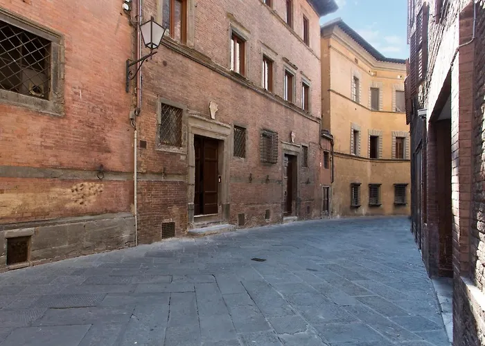 Palazzo Piccolomini Apartment *